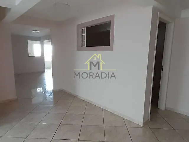 Casa com 405m² 3 quartos e 3 banheiros, para alugar, no bairro Jardim Bracildo Ricciaro em Guaxupé