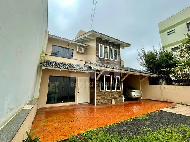 Casa 3 quartos e 1 banheiro, para alugar, no bairro Centro em Chapecó
