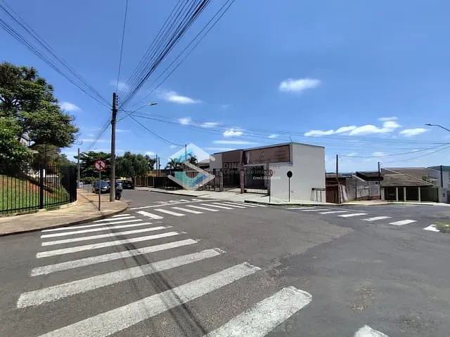 Casa com 228m², à venda, no bairro Pompeia 2 em Jacarezinho