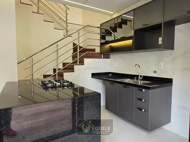 Casa 3 quartos e 3 banheiros, à venda, no bairro Centro em Holambra