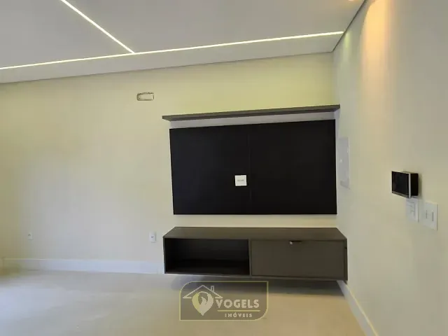 Casa 3 quartos e 3 banheiros, à venda, no bairro Centro em Holambra
