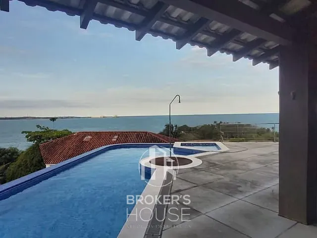 Casa com 600m² 4 quartos e 6 banheiros, à venda, no bairro Praia da Costa em Vila Velha
