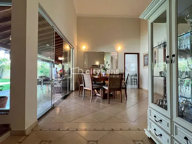 Casa 4 quartos e 5 banheiros, à venda, no bairro Aeroporto em Araçatuba