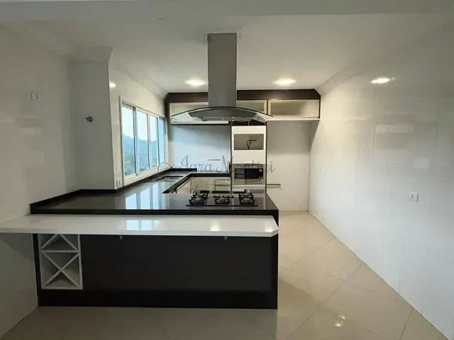 Casa com 395m² 3 quartos e 5 banheiros, à venda, no bairro Jardim Caiapiá em Cotia