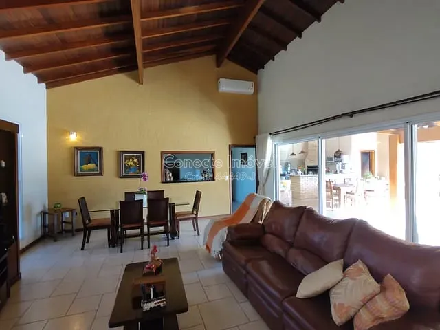 Casa com 690m² 3 quartos e 4 banheiros, à venda, no bairro Residencial Nova Holanda em Holambra