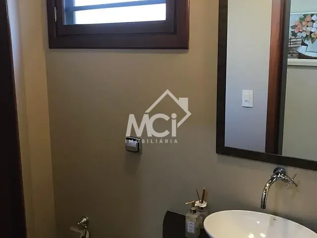 Casa com 396m² 4 quartos e 5 banheiros, à venda, no bairro Areal em Pelotas