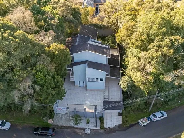 Casa com 615m² 4 quartos e 6 banheiros, à venda, no bairro Santa Felicidade em Curitiba