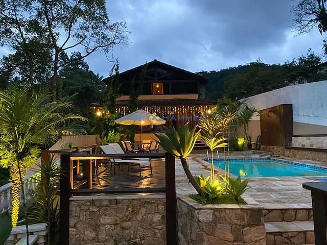 Casa com 1m² 4 quartos e 4 banheiros, à venda, no bairro Bingen em Petrópolis