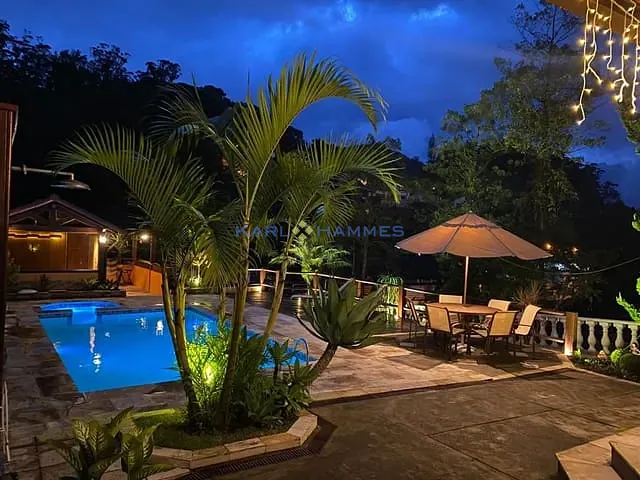 Casa com 1m² 4 quartos e 4 banheiros, à venda, no bairro Bingen em Petrópolis