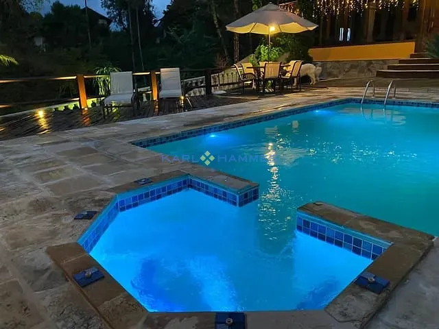 Casa com 1m² 4 quartos e 4 banheiros, à venda, no bairro Bingen em Petrópolis