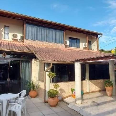 Casa com 600m² 4 quartos e 2 banheiros, à venda, no bairro Barra do Aririú em Palhoça