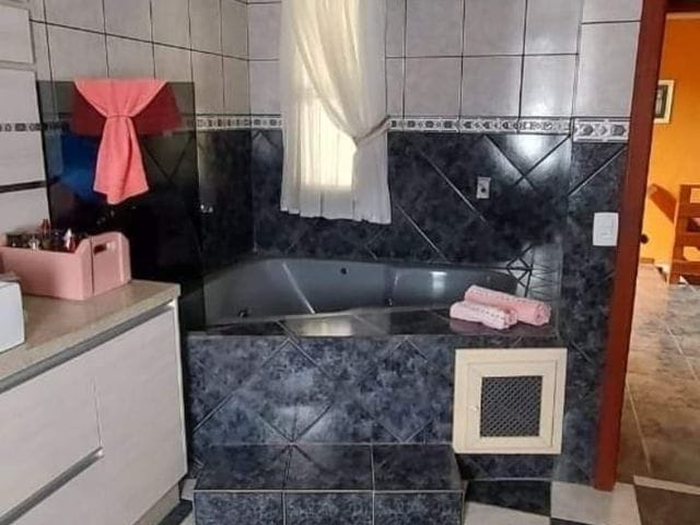 Casa com 600m² 4 quartos e 2 banheiros, à venda, no bairro Barra do Aririú em Palhoça