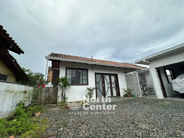 Casa 3 quartos e 2 banheiros, à venda, no bairro Centro em Balneário Barra do Sul