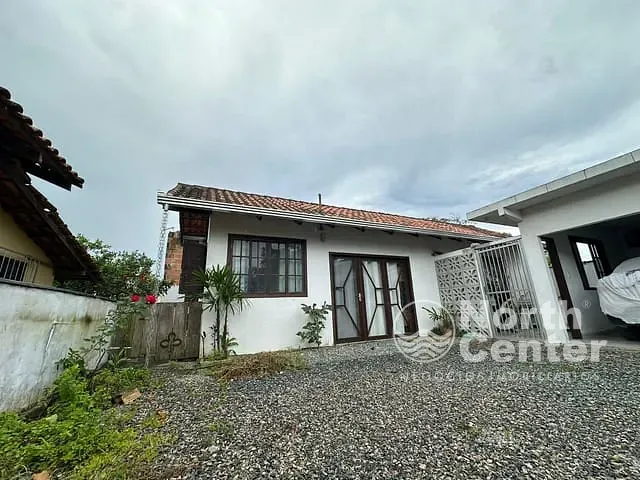 Casa 3 quartos e 2 banheiros, à venda, no bairro Centro em Balneário Barra do Sul