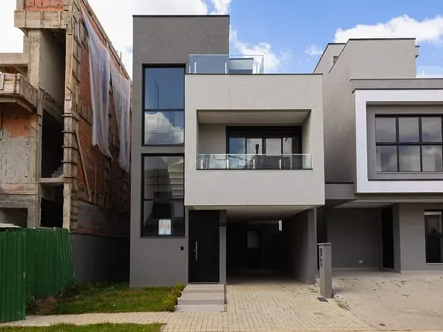 Casa 3 quartos e 4 banheiros, à venda, no bairro Santa Cândida em Curitiba