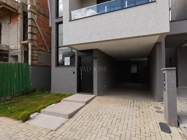 Casa 3 quartos e 4 banheiros, à venda, no bairro Santa Cândida em Curitiba