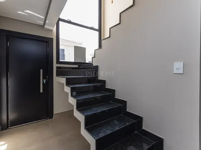 Casa 3 quartos e 4 banheiros, à venda, no bairro Santa Cândida em Curitiba