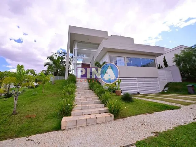 Casa com 615m² 3 quartos e 6 banheiros, à venda, no bairro Fazenda Gameleira em Goiânia
