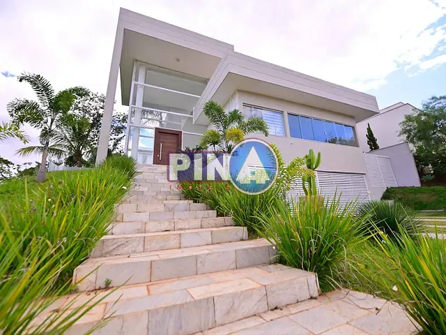 Casa com 615m² 3 quartos e 6 banheiros, à venda, no bairro Fazenda Gameleira em Goiânia