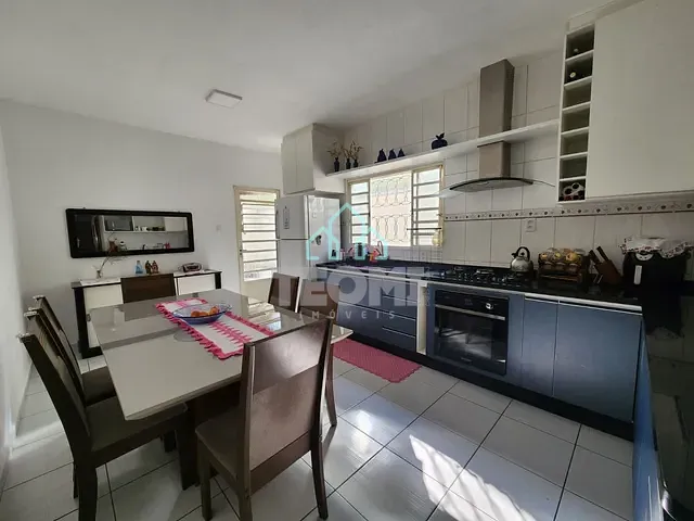 Casa com 264m² 3 quartos e 3 banheiros, à venda, no bairro Centro em Taubaté
