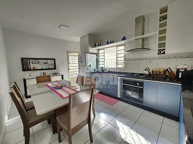 Casa com 264m² 3 quartos e 3 banheiros, à venda, no bairro Centro em Taubaté