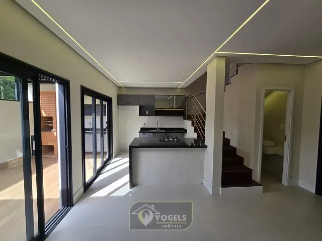 Casa 3 quartos e 3 banheiros, à venda, no bairro Centro em Holambra