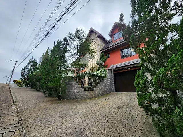 Casa com 600m² 3 quartos e 3 banheiros, à venda, no bairro Velha em Blumenau