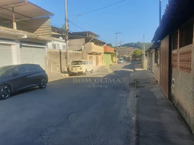 Casa 4 quartos e 2 banheiros, à venda, no bairro Filgueiras em Juiz de Fora