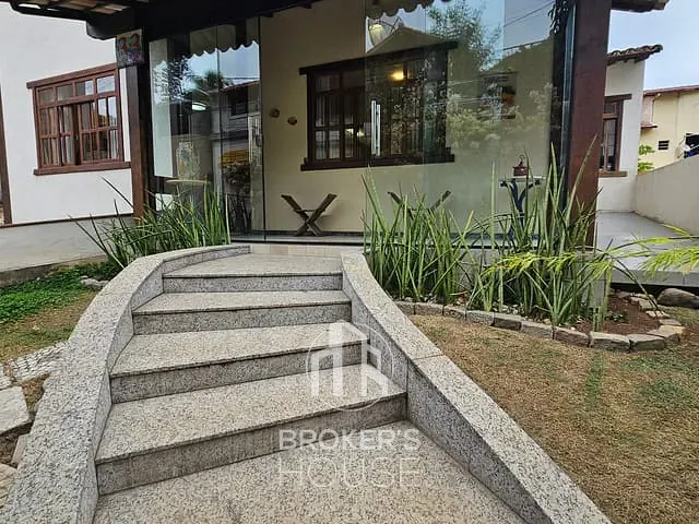 Casa com 408m² 5 quartos e 6 banheiros, à venda, no bairro Praia da Costa em Vila Velha