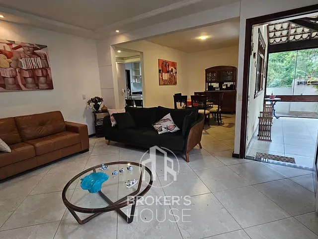 Casa com 408m² 5 quartos e 6 banheiros, à venda, no bairro Praia da Costa em Vila Velha