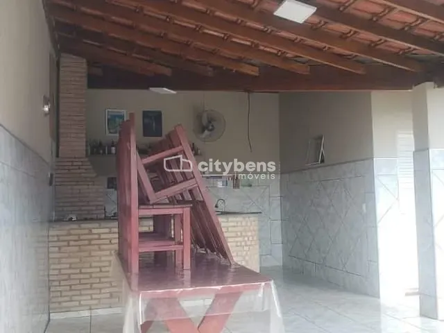 Casa 3 quartos e 2 banheiros, à venda, no bairro Umuarama em Araçatuba