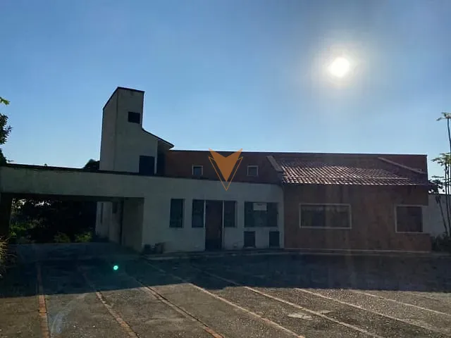 Casa com 2500m² 4 quartos e 5 banheiros, à venda, no bairro Chácara Santa Lúcia em Carapicuíba