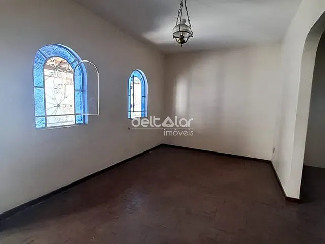 Casa com 447m² 5 quartos e 3 banheiros, à venda, no bairro Santa Amélia em Belo Horizonte