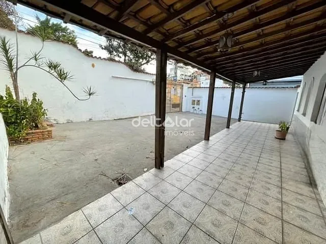 Casa com 447m² 5 quartos e 3 banheiros, à venda, no bairro Santa Amélia em Belo Horizonte