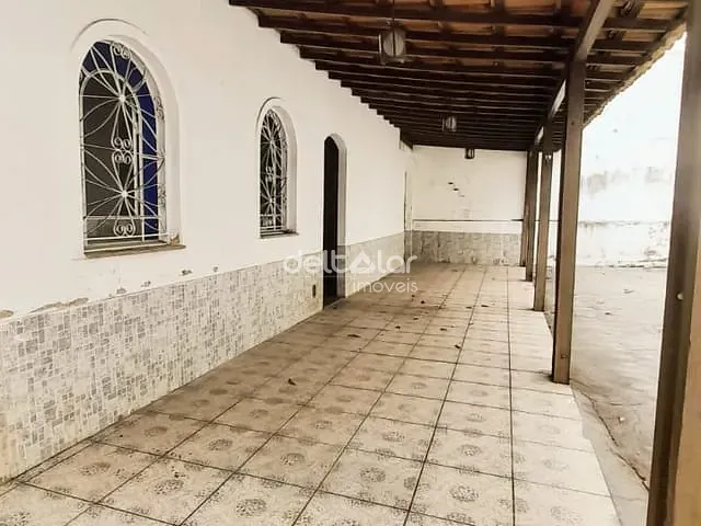 Casa com 447m² 5 quartos e 3 banheiros, à venda, no bairro Santa Amélia em Belo Horizonte