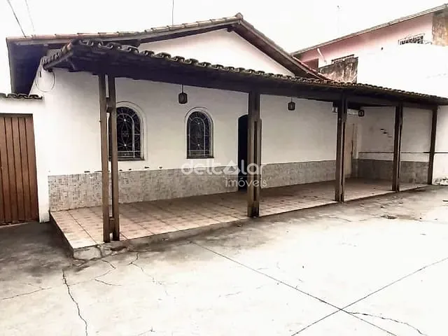 Casa com 447m² 5 quartos e 3 banheiros, à venda, no bairro Santa Amélia em Belo Horizonte