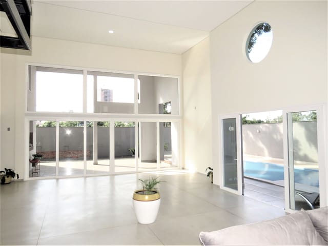 Casa com 1000m² 4 quartos e 7 banheiros, à venda, no bairro Mediterrâneo em Londrina