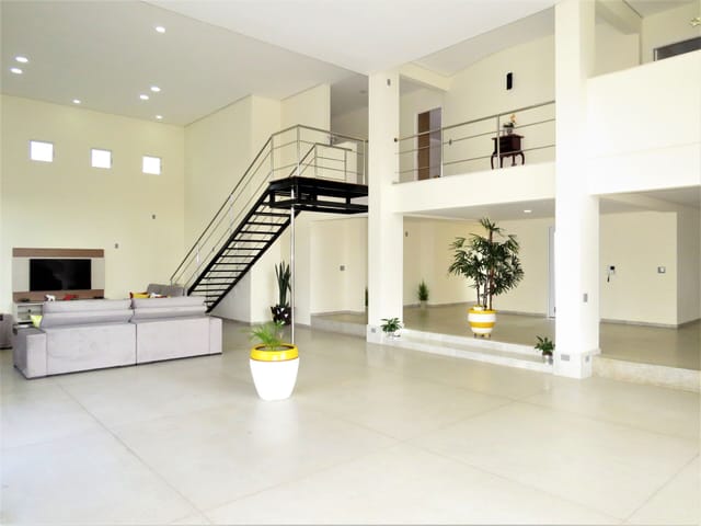Casa com 1000m² 4 quartos e 7 banheiros, à venda, no bairro Mediterrâneo em Londrina