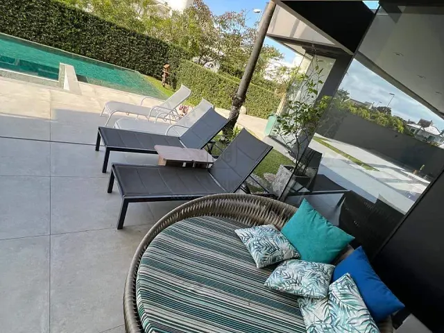 Casa 5 quartos e 6 banheiros, à venda, no bairro Jurerê Internacional em Florianópolis