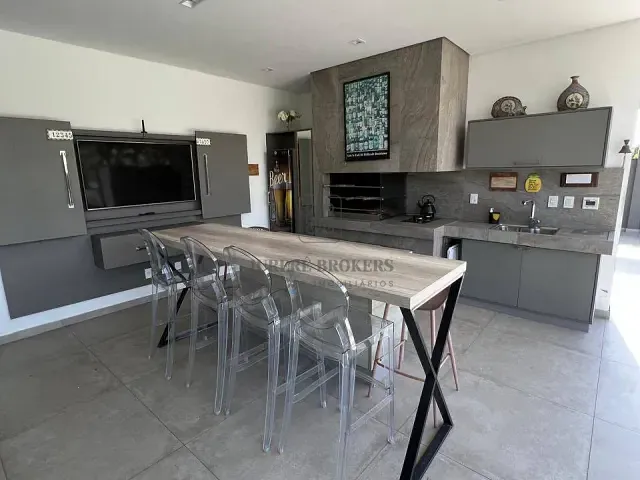 Casa 5 quartos e 6 banheiros, à venda, no bairro Jurerê Internacional em Florianópolis
