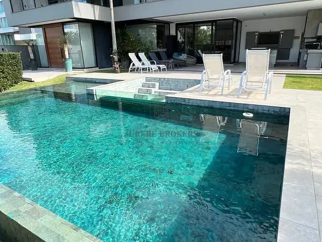 Casa 5 quartos e 6 banheiros, à venda, no bairro Jurerê Internacional em Florianópolis