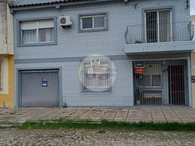 Casa 3 quartos e 2 banheiros, à venda, no bairro Centro em Pelotas