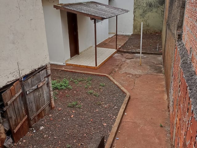 Foto do Casa - Casa de fundos na Região Central de Londrina, Vila Recreio | Imobiliária Itapuã S/C LTDA