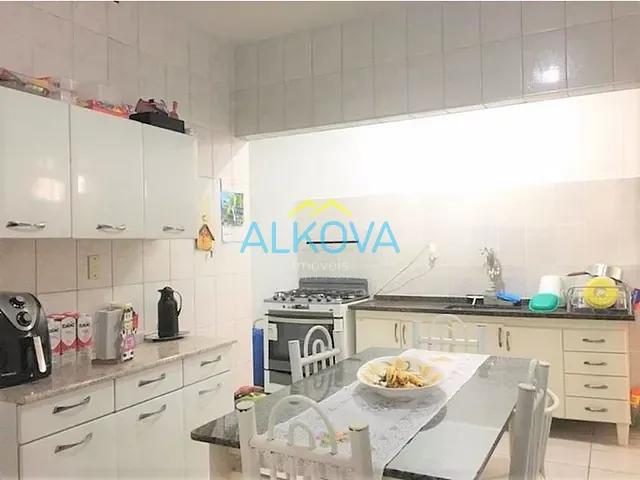 Casa com 300m² 3 quartos e 3 banheiros, à venda, no bairro Vila Betânia em São José dos Campos
