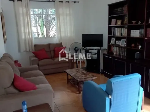 Casa com 475m² 3 quartos e 1 banheiro, à venda, no bairro Centro em Mococa