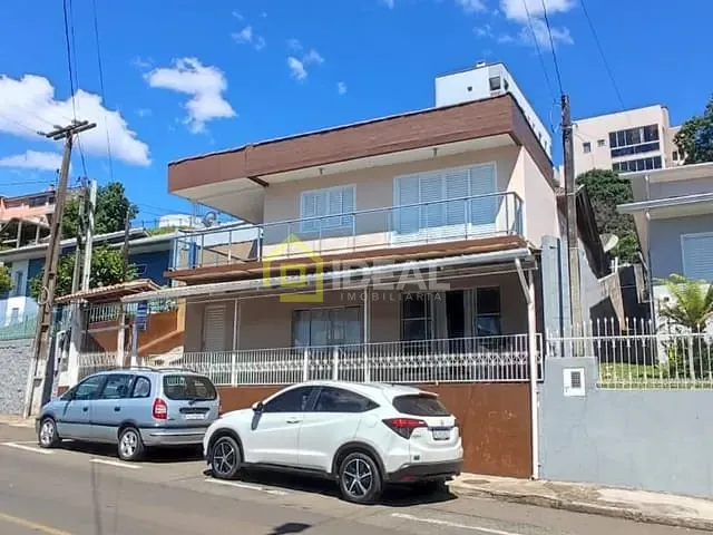 Casa 5 quartos e 2 banheiros, à venda, no bairro Vista Alegre em Concórdia