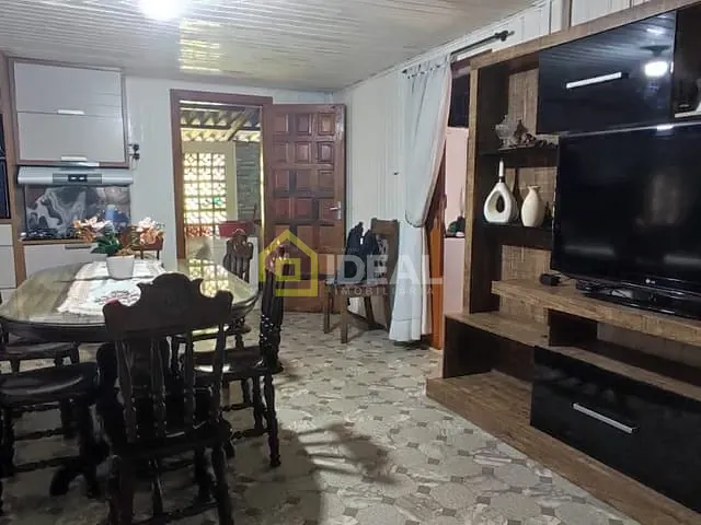 Casa 5 quartos e 2 banheiros, à venda, no bairro Vista Alegre em Concórdia