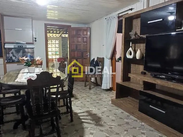 Casa 5 quartos e 2 banheiros, à venda, no bairro Vista Alegre em Concórdia