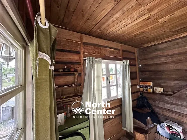 Casa com 360m² 2 quartos e 2 banheiros, à venda, no bairro Conquista em Balneário Barra do Sul
