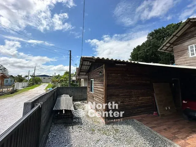 Casa com 360m² 2 quartos e 2 banheiros, à venda, no bairro Conquista em Balneário Barra do Sul